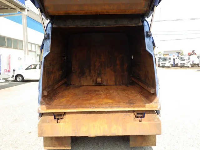 ボディー内部の状態です。|日野 デュトロ TKG-XZU600X(2WD)の写真9