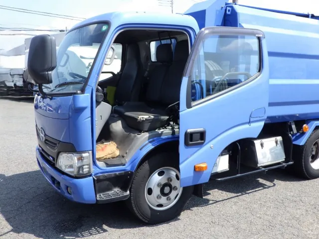 助手席側はスライドドアです。|日野 デュトロ TKG-XZU600X(2WD)の写真15