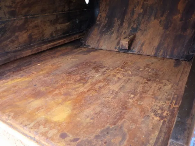 荷台内側にキズ・サビ・ヘコミがあります。|日野 デュトロ TKG-XZU600X(2WD)の写真34