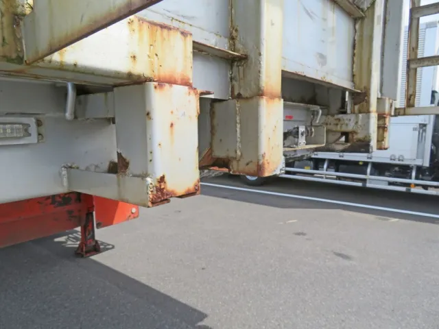 前方のプロテクターの差し込み（スタンション穴）の状態です。（サビ・キズがあります）|トレクス  PFG339EWの写真24