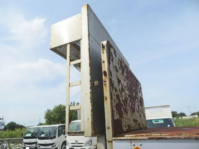 後方のプロテクターが純正です。|トレクス  PFG339EWの写真25