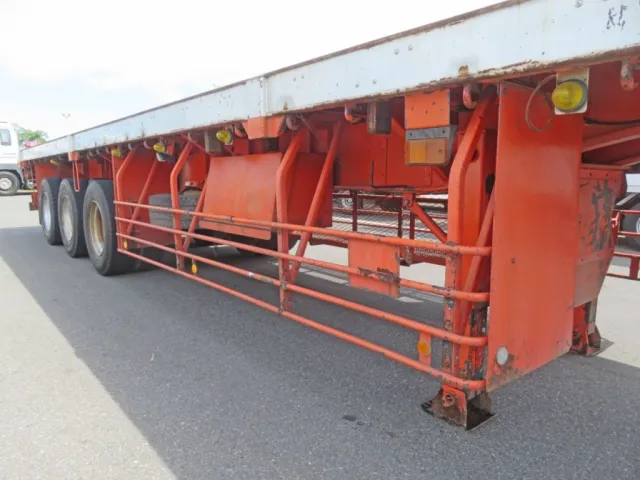 サイドバンパーにサビ・キズ・腐食があります。|トレクス  PFG339EWの写真33