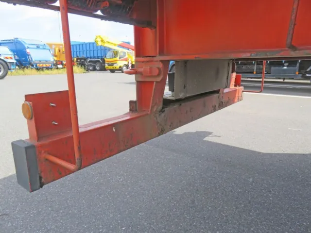 リアバンパー内側にサビ・腐食があります。|トレクス  PFG339EWの写真37