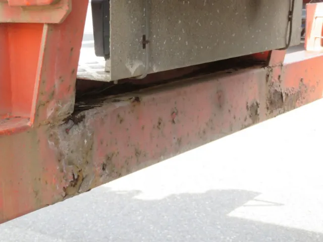 リアバンパー腐食箇所の状態です。|トレクス  PFG339EWの写真38