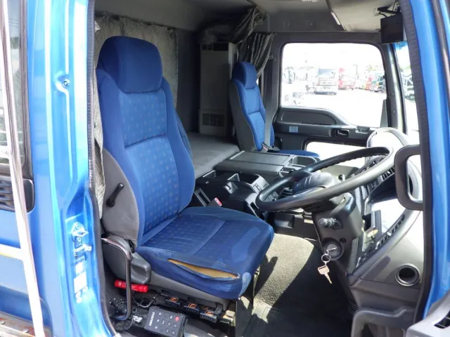 乗車定員は２名です。|いすゞ ギガ PKG-CYL77V8の写真6