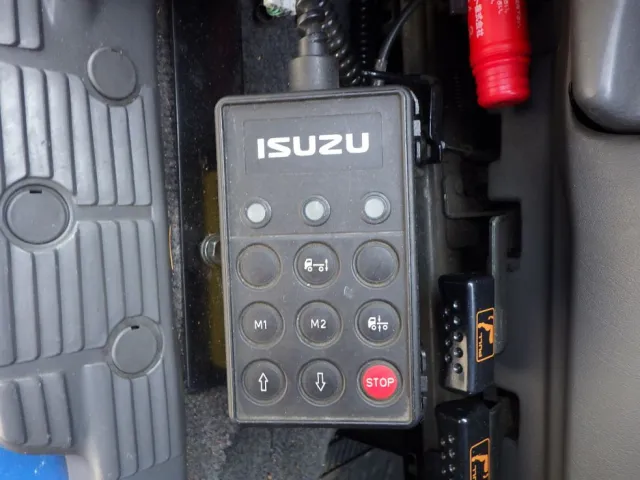 エアサスのコントローラーです。|いすゞ ギガ PKG-CYL77V8の写真15