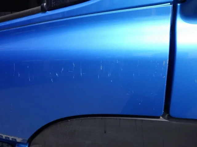 助手席側フェンダーにキズがあります。（運転席側にもあります）|いすゞ ギガ PKG-CYL77V8の写真21