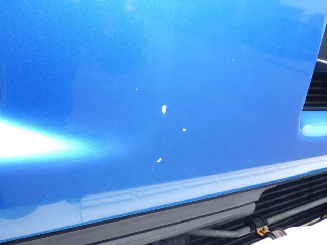 フロントパネルに飛び石キズがあります。|いすゞ ギガ PKG-CYL77V8の写真24