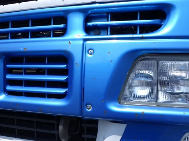 フロントバンパーに飛び石キズがあります。|いすゞ ギガ PKG-CYL77V8の写真26