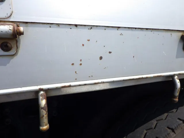 左右のサイドレールにキズ・サビがあります。|いすゞ ギガ PKG-CYL77V8の写真32
