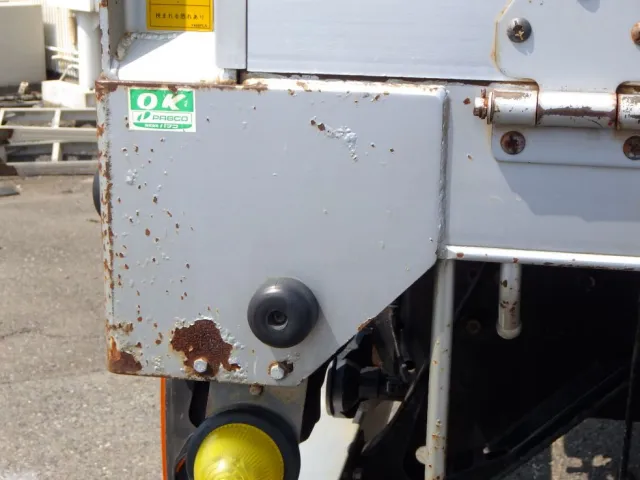 ボディー後方の両サイドにキズ・サビがあります。|いすゞ ギガ PKG-CYL77V8の写真34