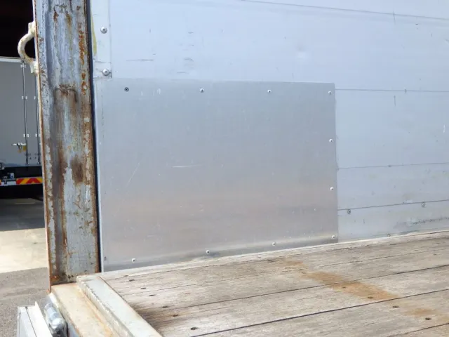 助手席側アオリ内側にパッチ当てがあります。|いすゞ ギガ PKG-CYL77V8の写真39