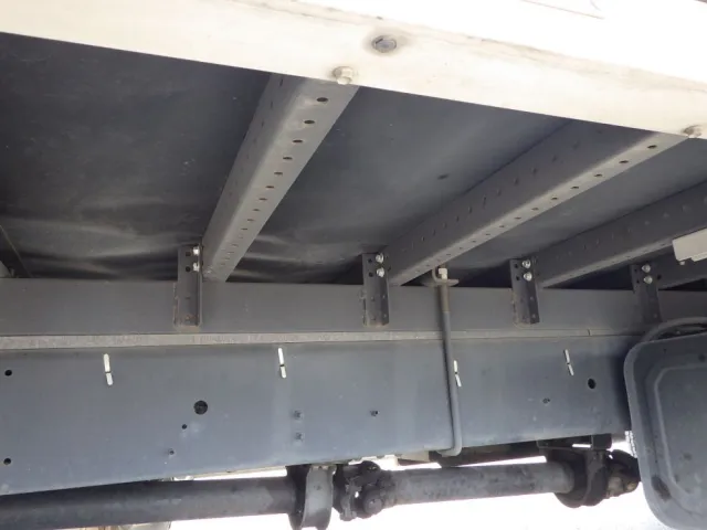 シャーシとネタの状態です。(ネタは鉄製です)|日野 レンジャー 2KG-FD2ABA(2WD)の写真7