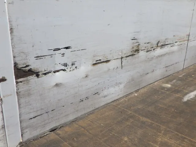 プロテクター裏側にキズ・サビ・ヘコミがあります。|日野 レンジャー 2KG-FD2ABA(2WD)の写真34