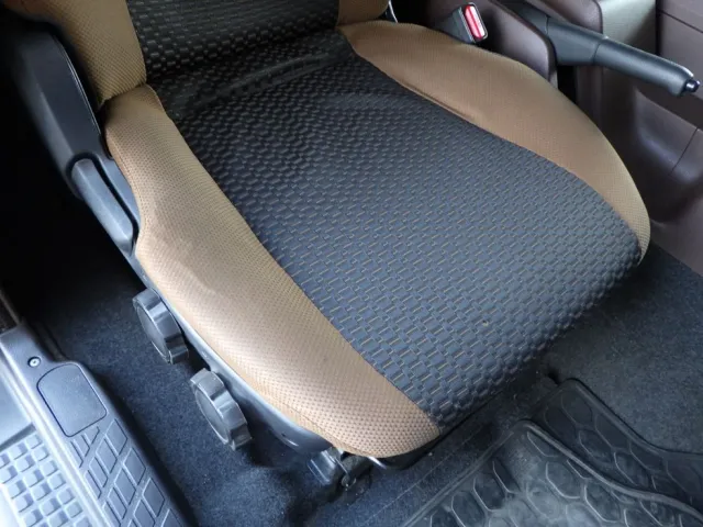 運転席座面にヘタリがあります。|日野 レンジャー 2KG-FD2ABA(2WD)の写真40