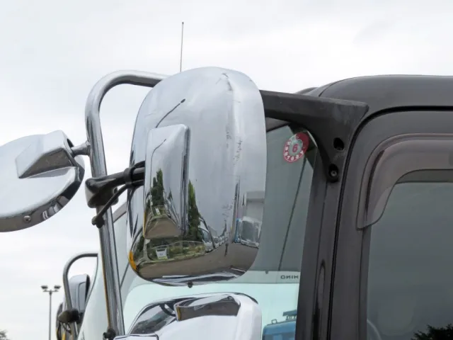 助手席側サイドミラーカバーに細かいキズがあります。|日野 レンジャー 2PG-FE2ABAの写真14