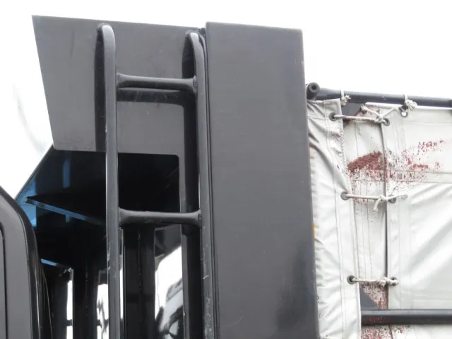 助手席側プロテクター側面に細かい線キズがあります。|日野 レンジャー 2PG-FE2ABAの写真17