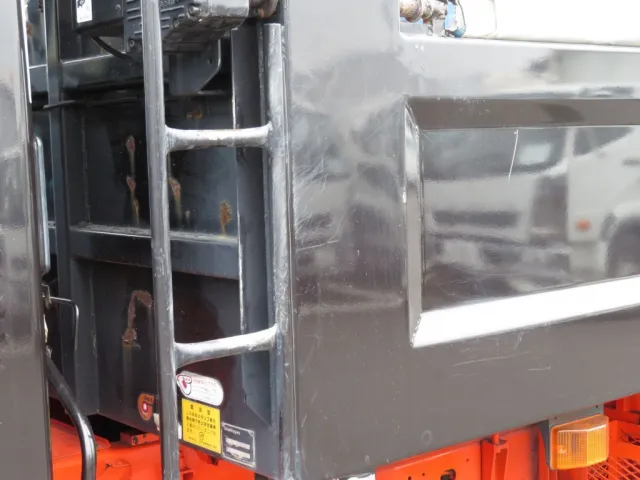 ボディー助手席側側面の前側に細かい線キズがあります。|日野 レンジャー 2PG-FE2ABAの写真18