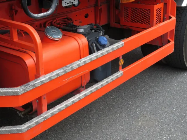 助手席側サイドバンパーにキズがあります。|日野 レンジャー 2PG-FE2ABAの写真19