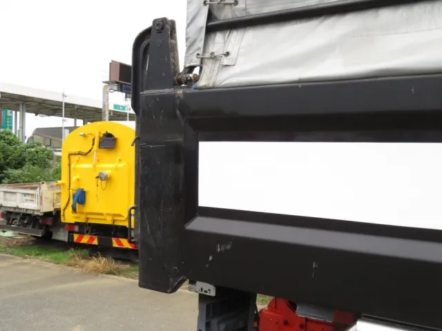 運転席側後柱に細かいキズがあります。|日野 レンジャー 2PG-FE2ABAの写真36