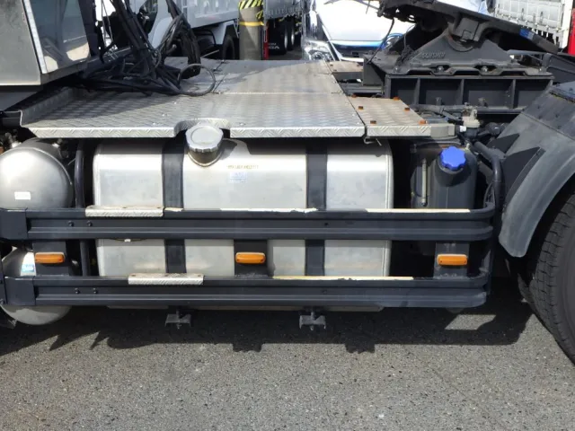 燃料タンクは400Lです。|いすゞ ギガ QKG-EXD52BDの写真15