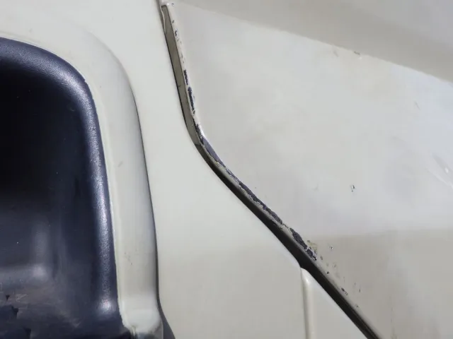 運転席側ドアにキズがあります。(助手席側にもあります)|いすゞ ギガ QKG-EXD52BDの写真21