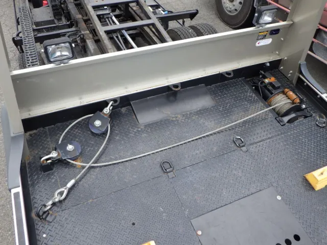 荷台前方ウインチの状態です。|三菱 キャンター 2PG-FEB80(2WD)の写真9