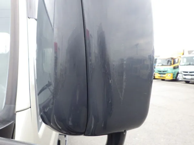 助手席側ミラーにスレがあります。|三菱 キャンター 2PG-FEB80(2WD)の写真24