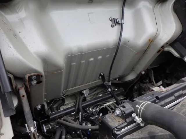 キャブ裏側にサビがあります。|三菱 キャンター 2PG-FEB80(2WD)の写真25