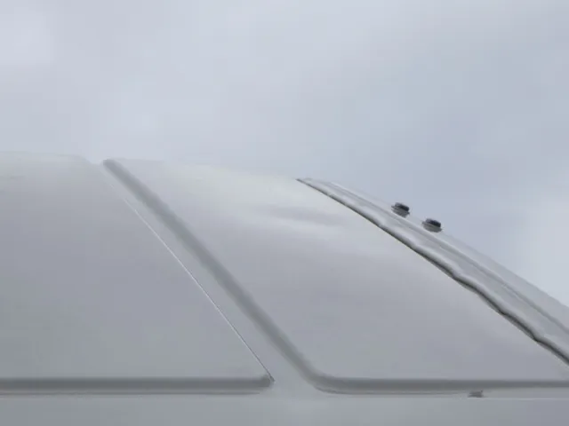 ルーフにヘコミがあります。|三菱 キャンター 2PG-FEB80(2WD)の写真26