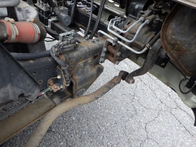 ボディー下周りにサビがあります。|三菱 キャンター 2PG-FEB80(2WD)の写真30