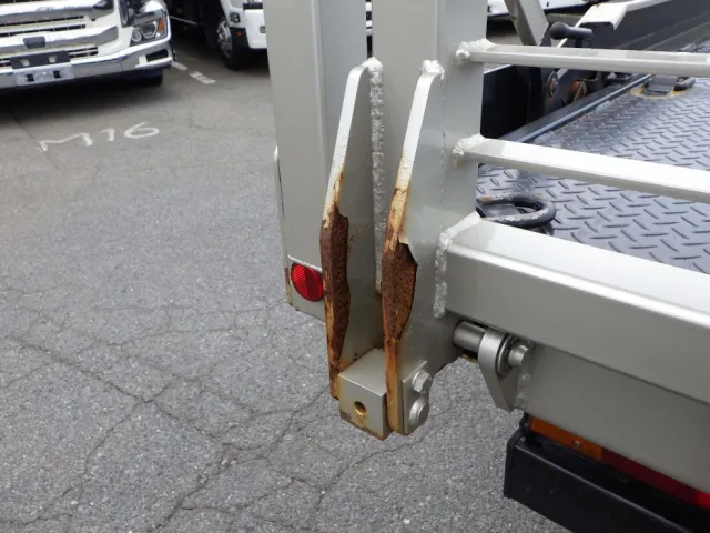 リヤ周りにキズ・サビがあります。|三菱 キャンター 2PG-FEB80(2WD)の写真33