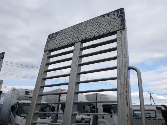 歩み接地面にキズ・サビがあります。|三菱 キャンター 2PG-FEB80(2WD)の写真34