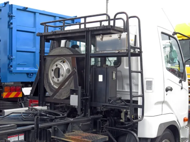 キャブバックステップの状態です。|三菱 ファイター 2KG-FK71F(2WD)の写真10