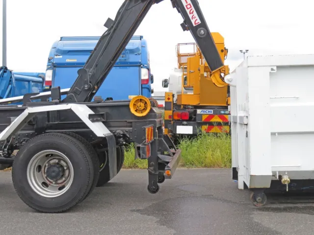 リアジャッキは手動式です。|三菱 ファイター 2KG-FK71F(2WD)の写真12