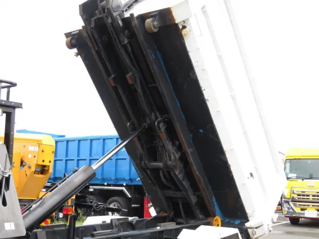 コンテナ底面の状態です。|三菱 ファイター 2KG-FK71F(2WD)の写真17