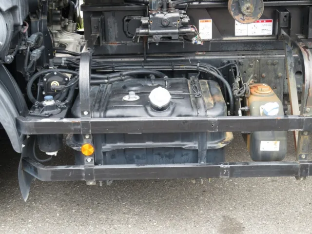 燃料タンクは100Lが付いています。|三菱 ファイター 2KG-FK71F(2WD)の写真21