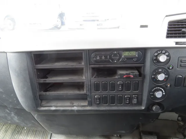 インパネ周りの状態です。|三菱 ファイター 2KG-FK71F(2WD)の写真23