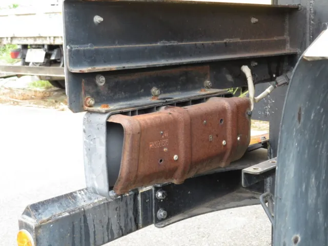 テールランプのカバーにサビがあります。|三菱 ファイター 2KG-FK71F(2WD)の写真46