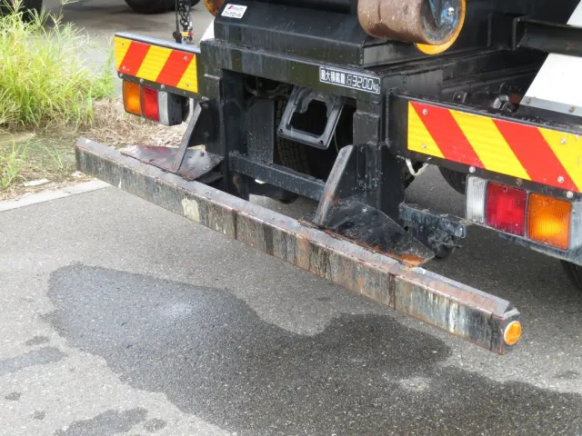 リアバンパーにサビがあります。|三菱 ファイター 2KG-FK71F(2WD)の写真47