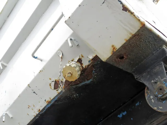 コンテナ底面に腐食箇所があります。|三菱 ファイター 2KG-FK71F(2WD)の写真48