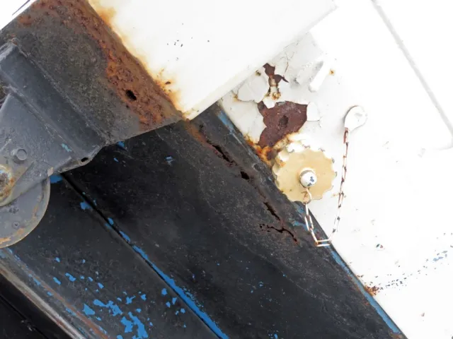 コンテナ底面に腐食箇所があります。|三菱 ファイター 2KG-FK71F(2WD)の写真49