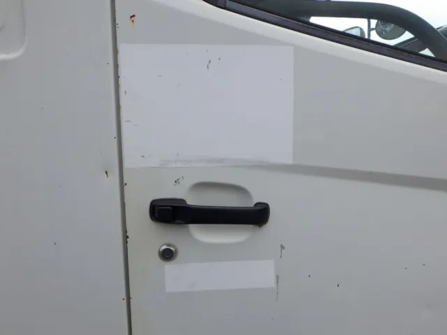 運転席側ドアに塗装跡があります。（助手席側にもあります）|日野 レンジャー BKG-FD7JLYA(2WD)の写真24