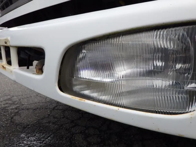 フロントバンパーにサビ・塗装跡があります。|日野 レンジャー BKG-FD7JLYA(2WD)の写真26