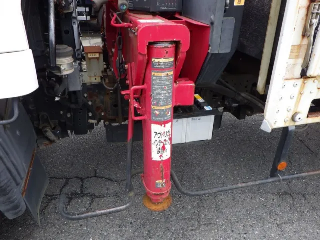 左右のアウトリガーにキズ・サビがあります。|日野 レンジャー BKG-FD7JLYA(2WD)の写真34