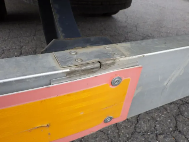 リヤバンパーに割れ補修跡があります。|日野 レンジャー BKG-FD7JLYA(2WD)の写真42