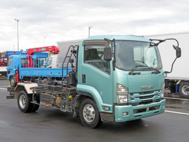 いすゞ フォワード 2RG-FRR90S2(2WD)の写真2