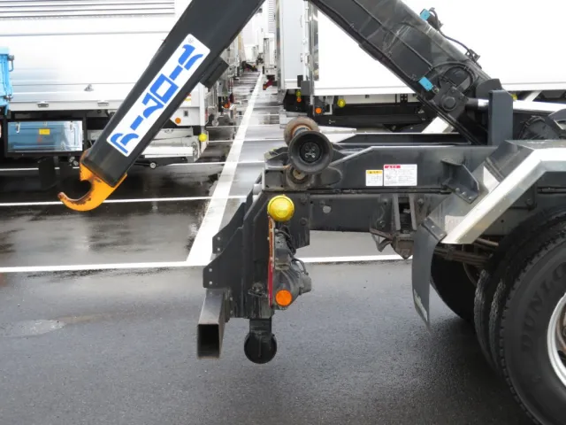 リアジャッキは手動式です。|いすゞ フォワード 2RG-FRR90S2(2WD)の写真9