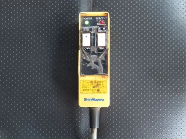 アームロールの操作スイッチです。|いすゞ フォワード 2RG-FRR90S2(2WD)の写真21