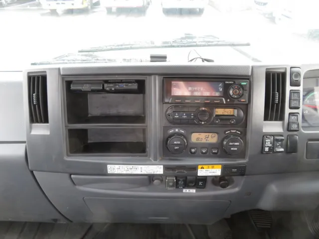 インパネ周りの状態です。|いすゞ フォワード 2RG-FRR90S2(2WD)の写真23